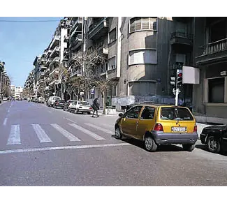 Εικόνα ερώτησης ΚΟΚ: Το αυτοκίνητο έχει σταματήσει σε σωστή θέση και γιατί: